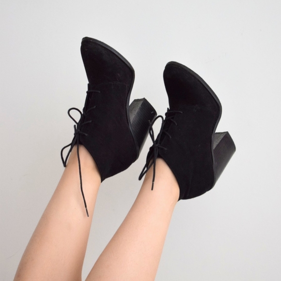 Incredible Angled Felt Booties - Picture 2 of 3